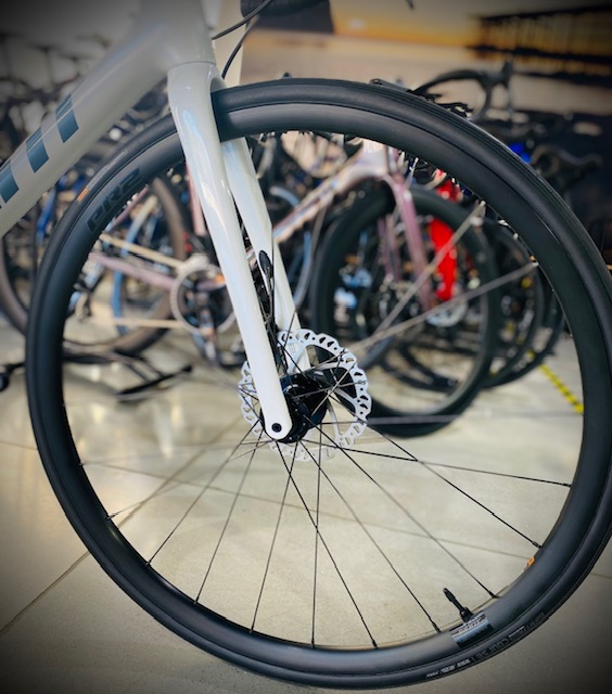 GIANT TCR ADVANCED DISC1 2023