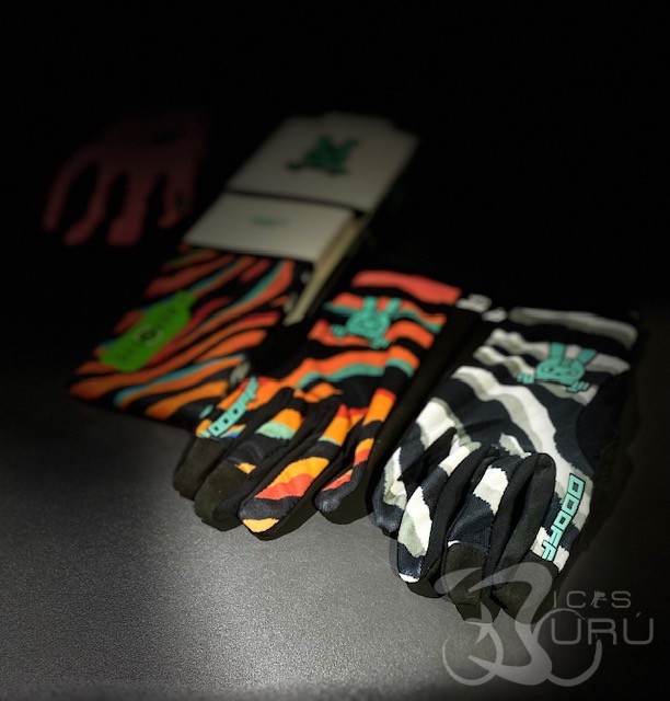 Pack Oooff Guantes + Calcetines V2